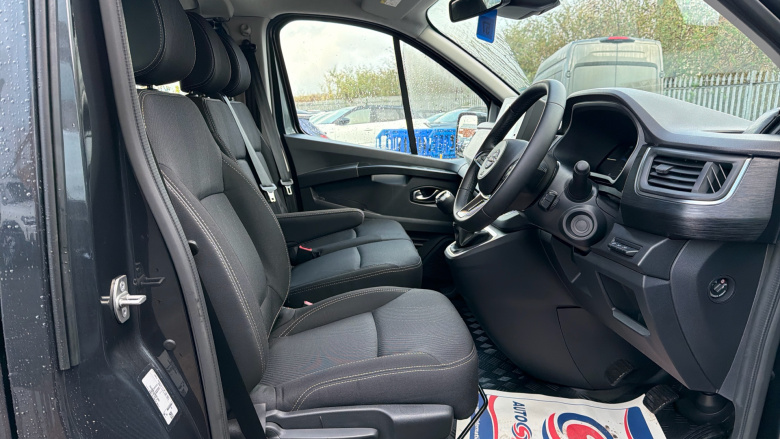 Nissan Primastar 30 L2 Diesel 2.0 dCi 130ps H1 Tekna Crew Van